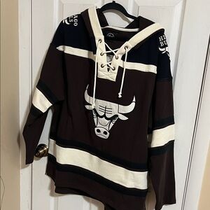 Chicago Bulls Lace-Up Pullover Hoodie - Brown & Cream